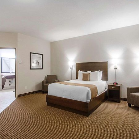 Quality Inn & Suites Estevan Luaran gambar