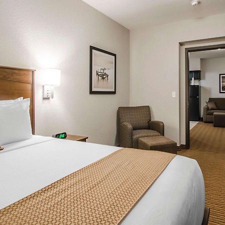 Quality Inn & Suites Estevan Luaran gambar