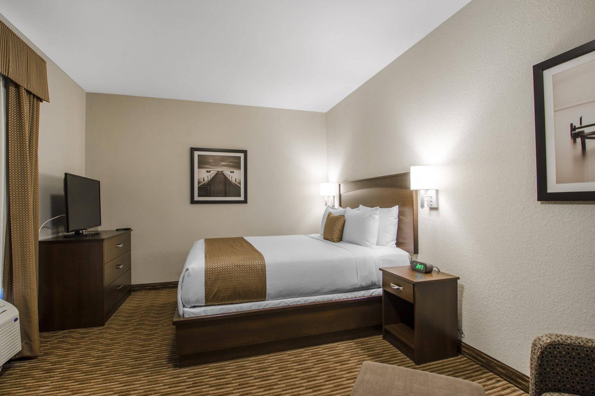 Quality Inn & Suites Estevan Luaran gambar