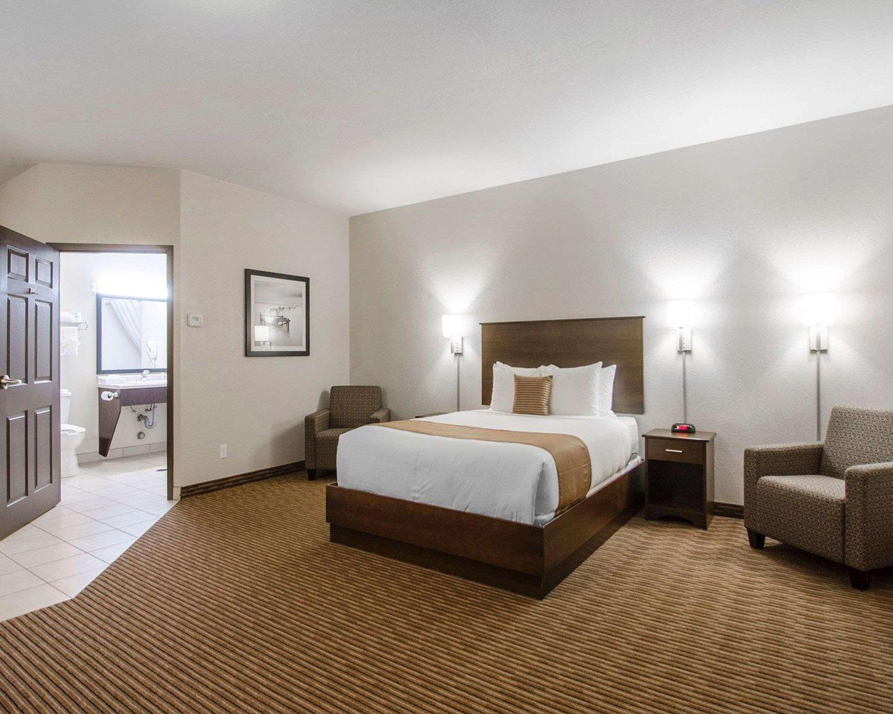 Quality Inn & Suites Estevan Luaran gambar