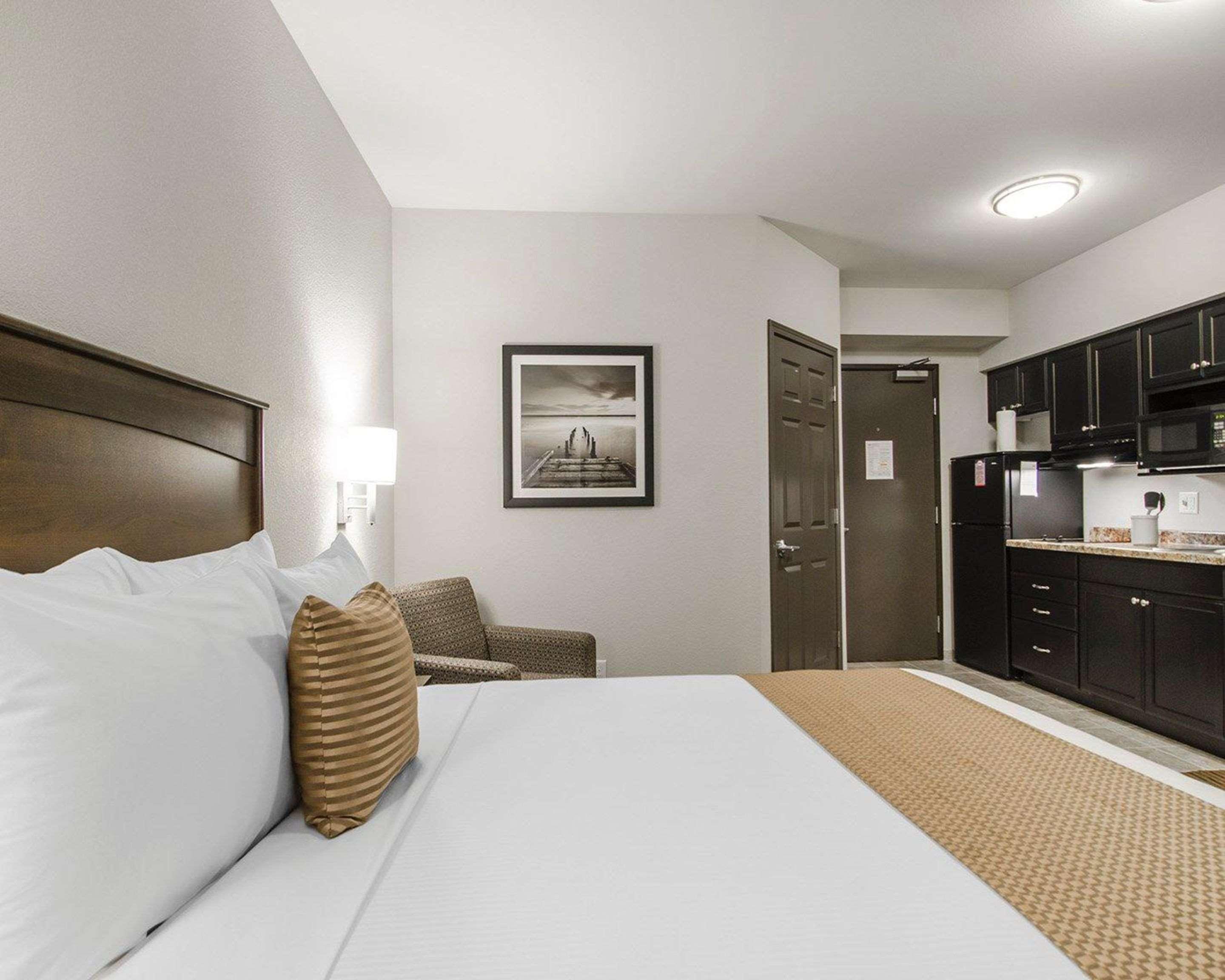 Quality Inn & Suites Estevan Luaran gambar