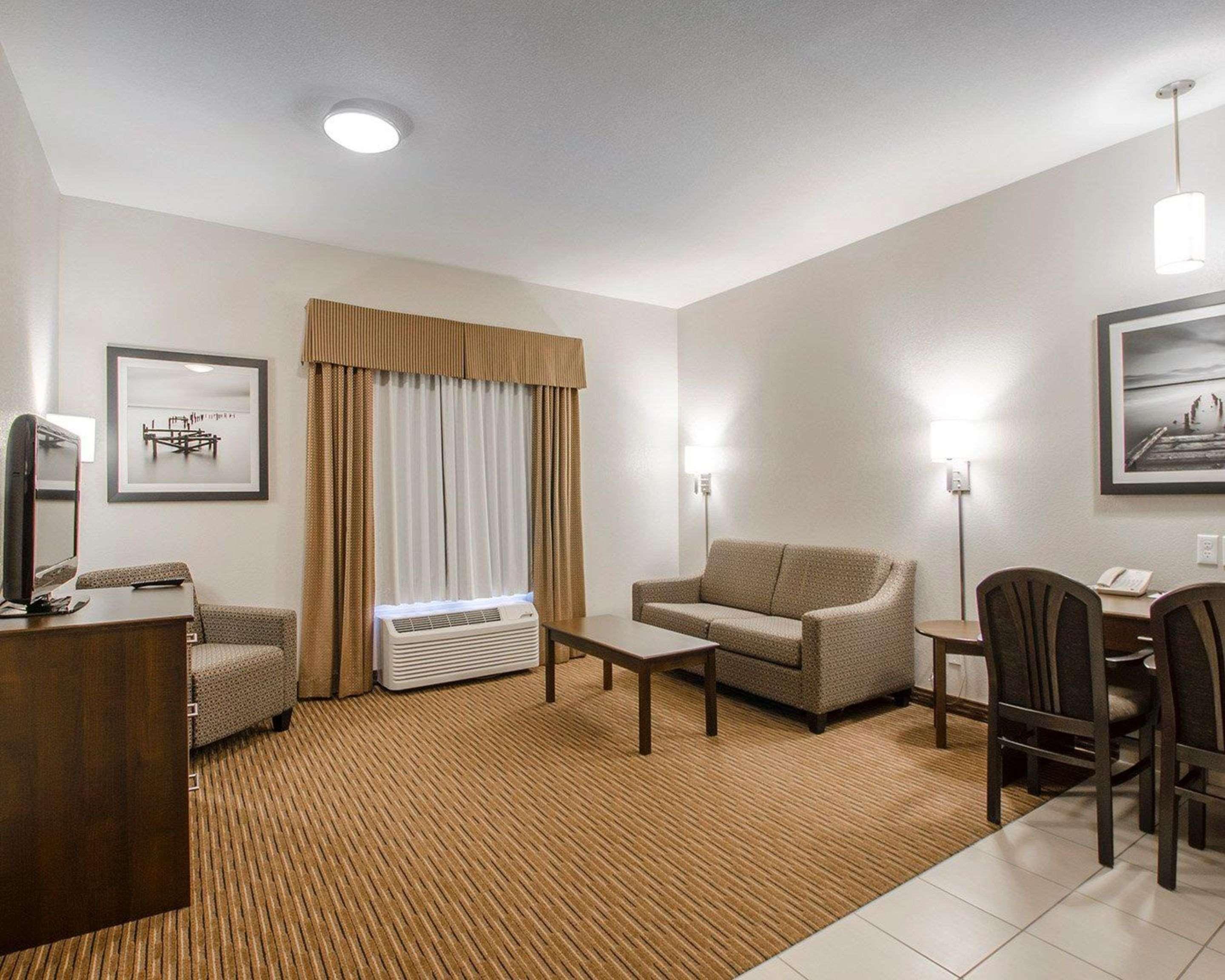 Quality Inn & Suites Estevan Luaran gambar
