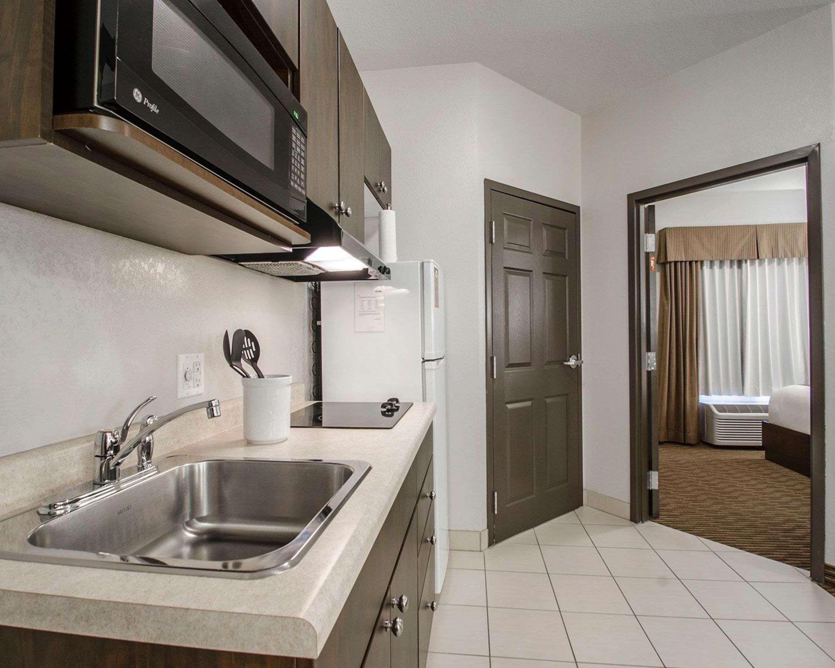 Quality Inn & Suites Estevan Luaran gambar