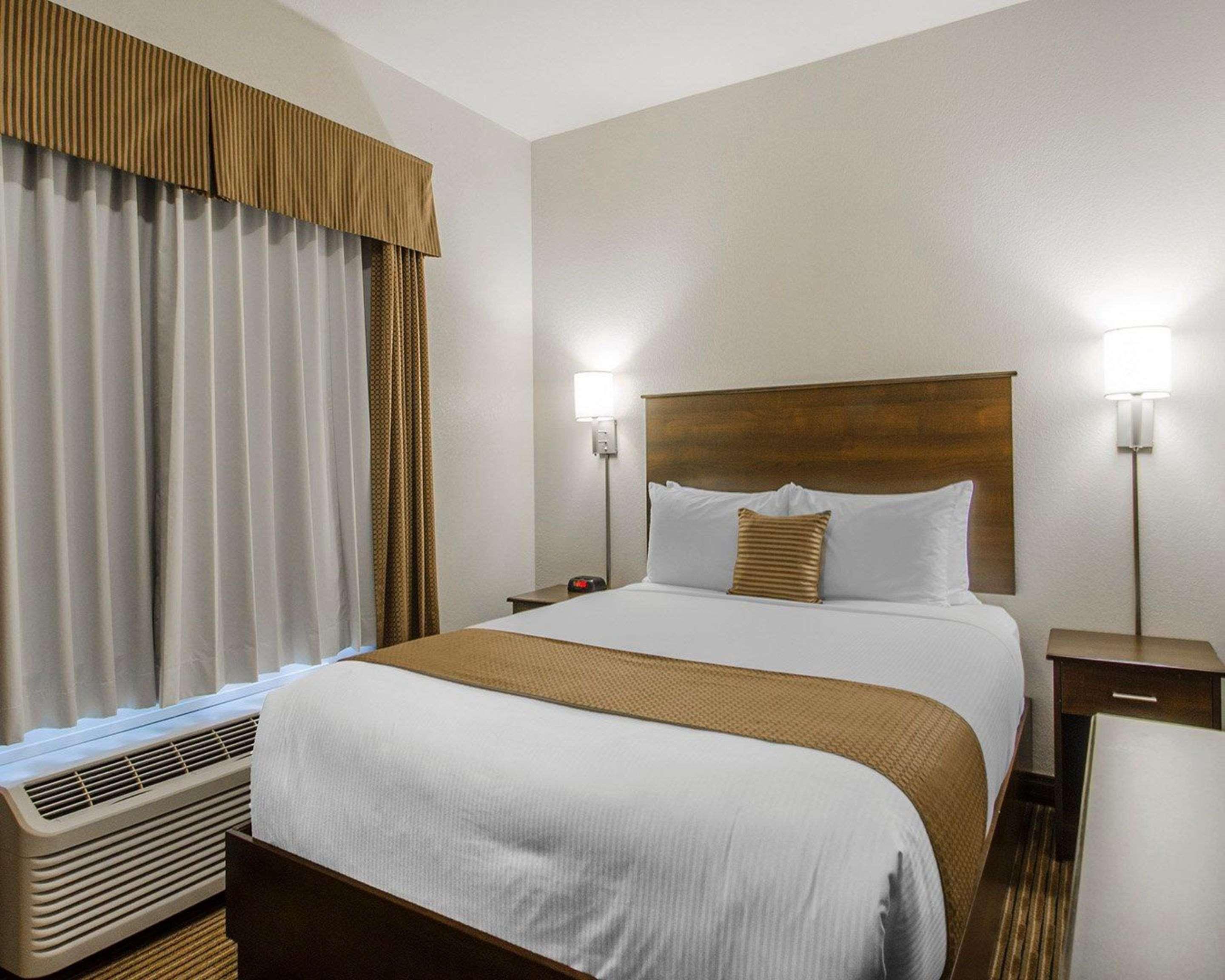 Quality Inn & Suites Estevan Luaran gambar