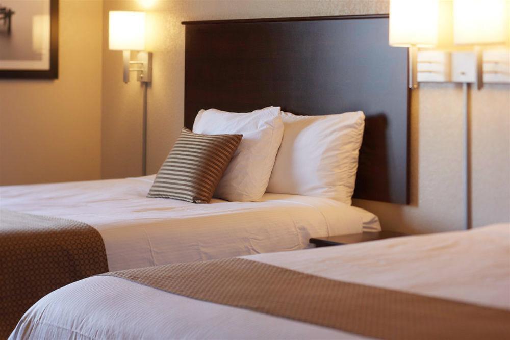 Quality Inn & Suites Estevan Luaran gambar
