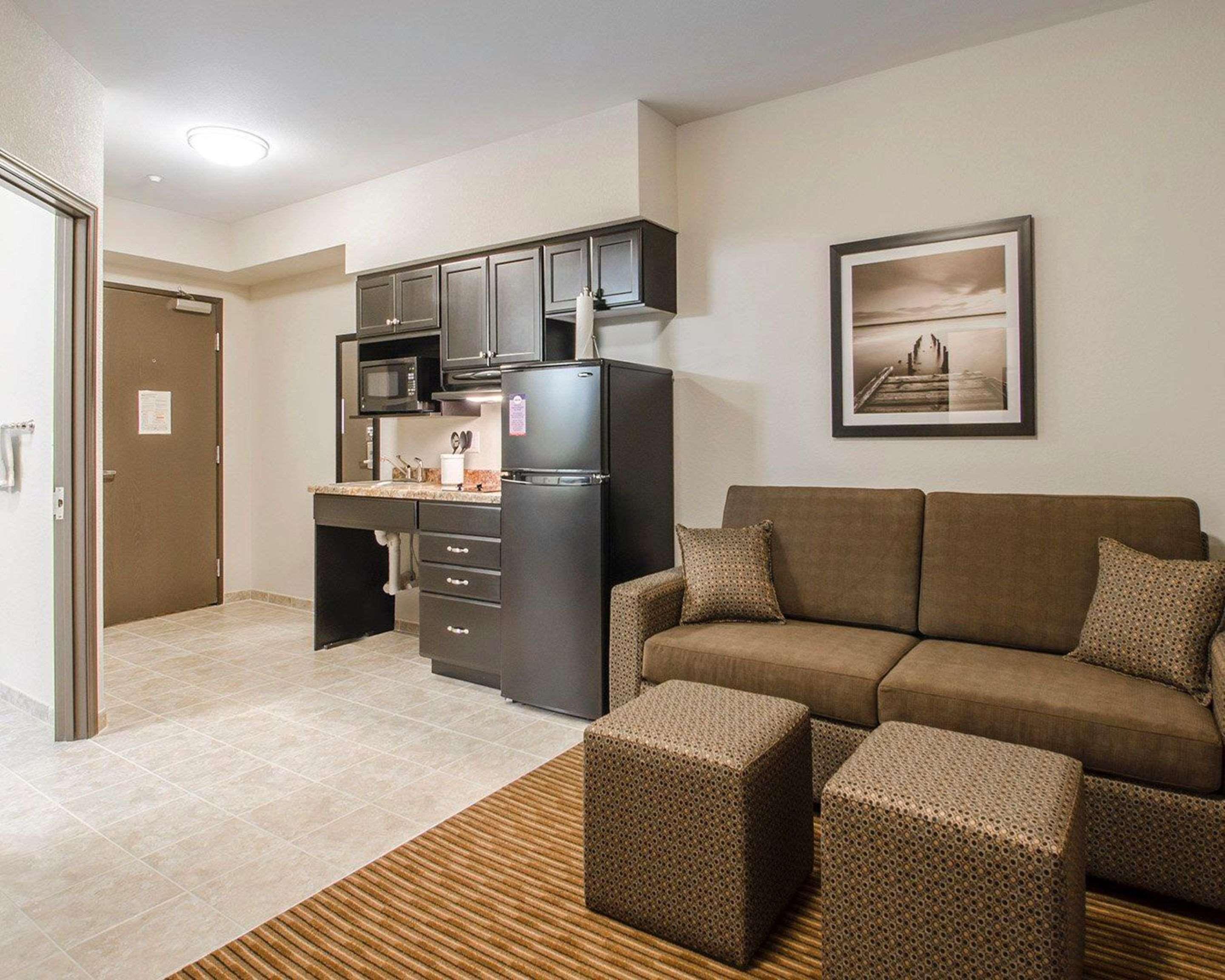 Quality Inn & Suites Estevan Luaran gambar