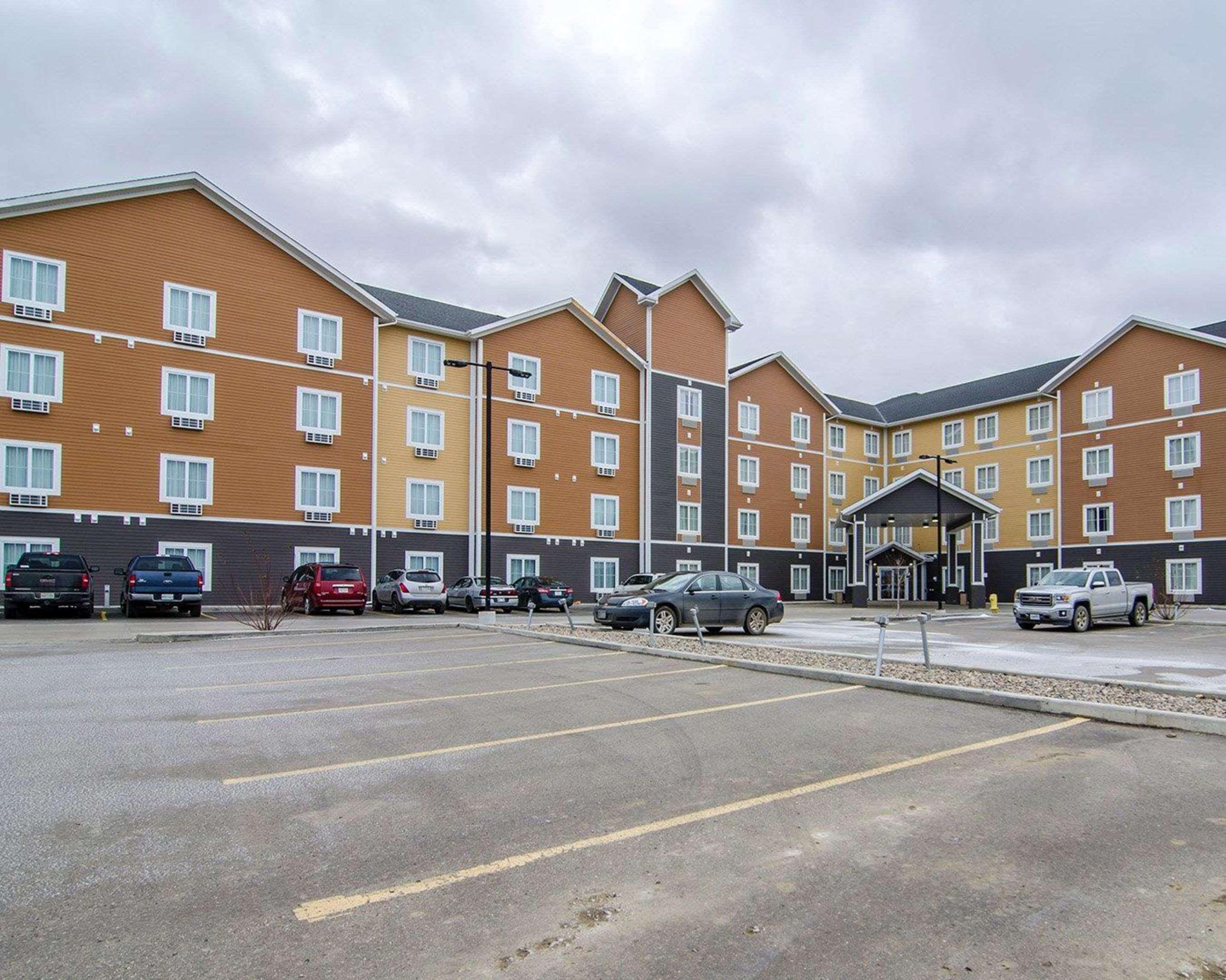 Quality Inn & Suites Estevan Luaran gambar