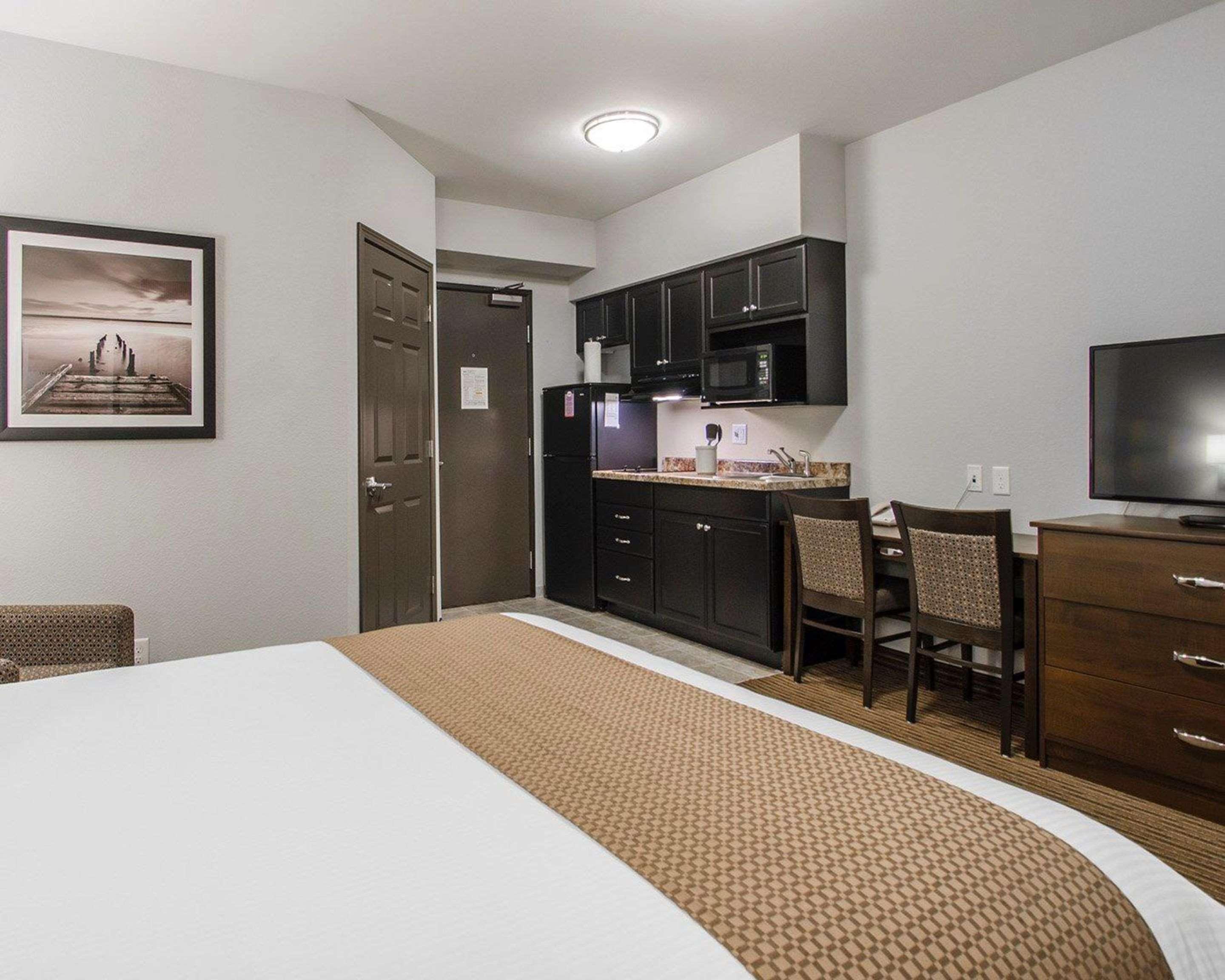 Quality Inn & Suites Estevan Luaran gambar