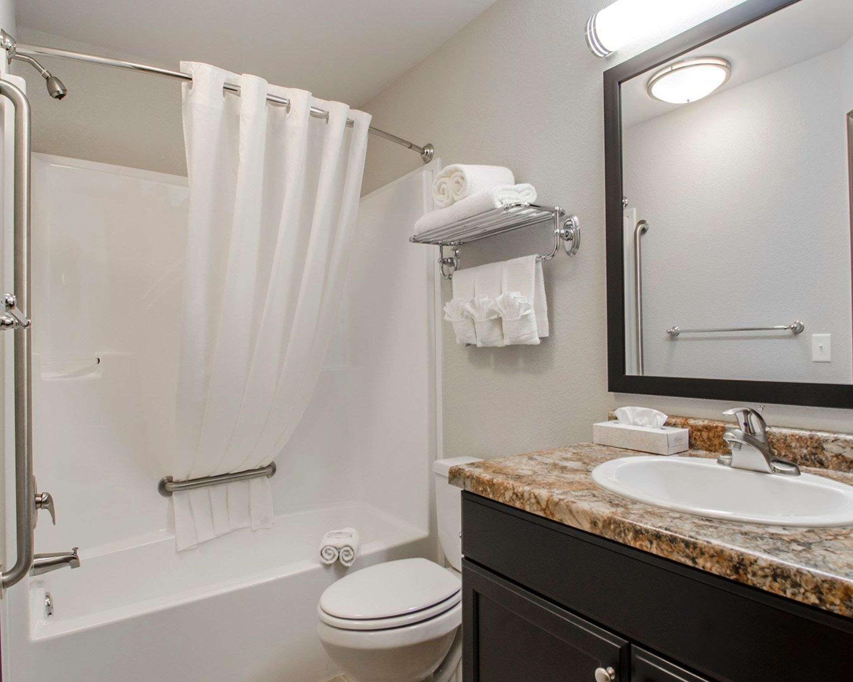 Quality Inn & Suites Estevan Luaran gambar