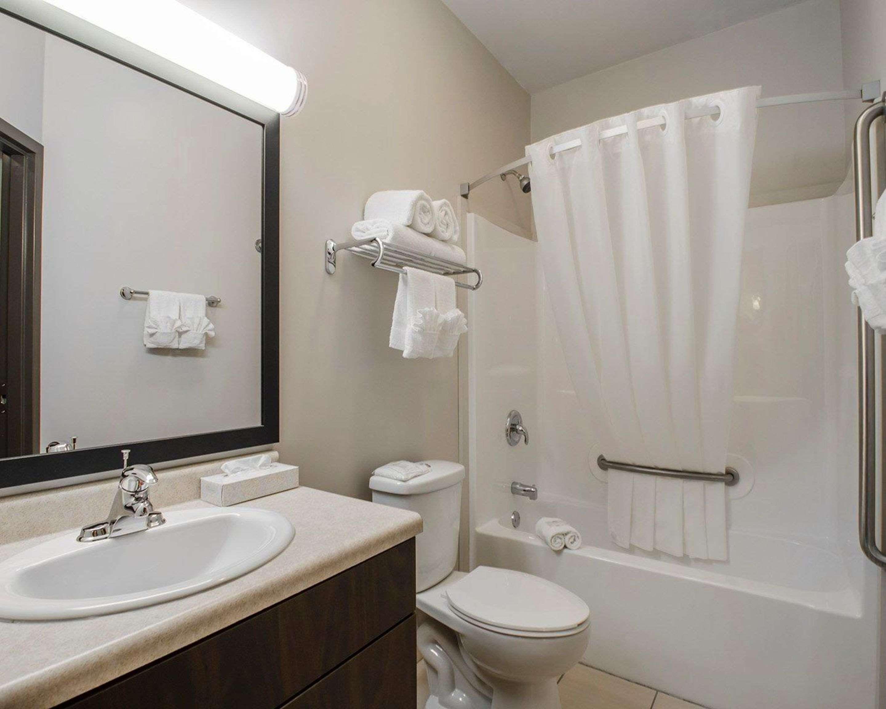 Quality Inn & Suites Estevan Luaran gambar