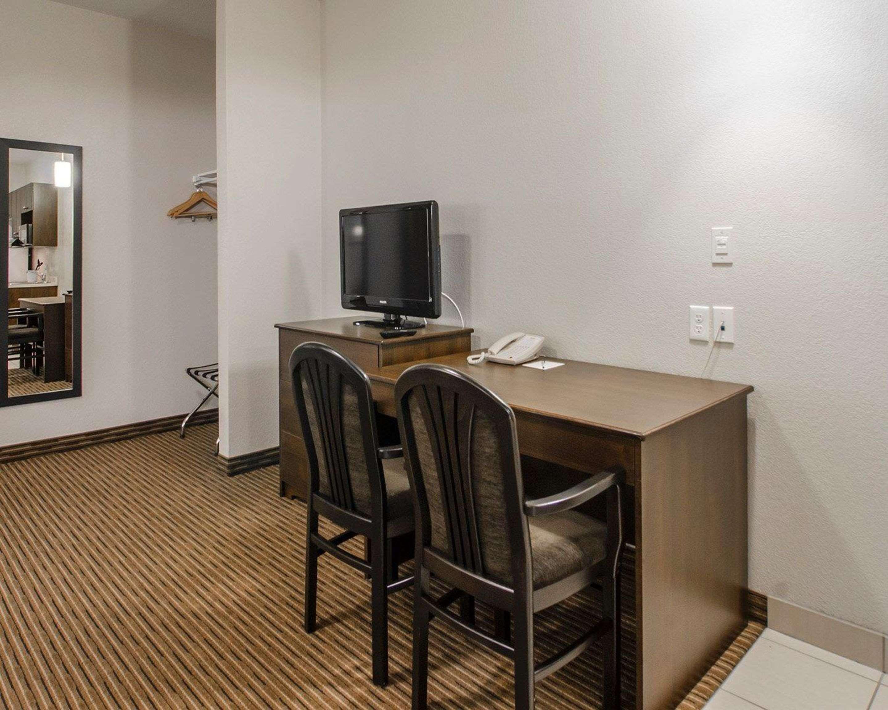 Quality Inn & Suites Estevan Luaran gambar