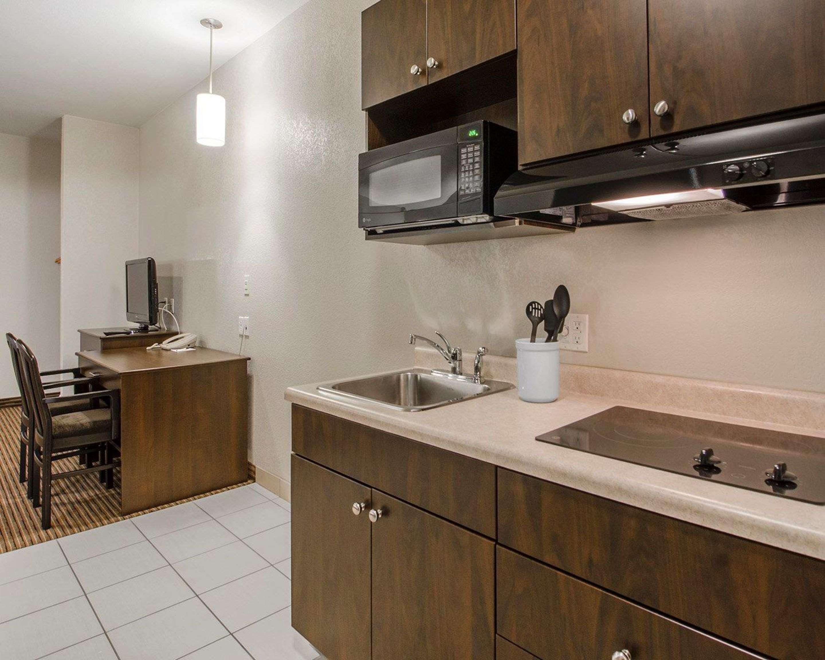 Quality Inn & Suites Estevan Luaran gambar