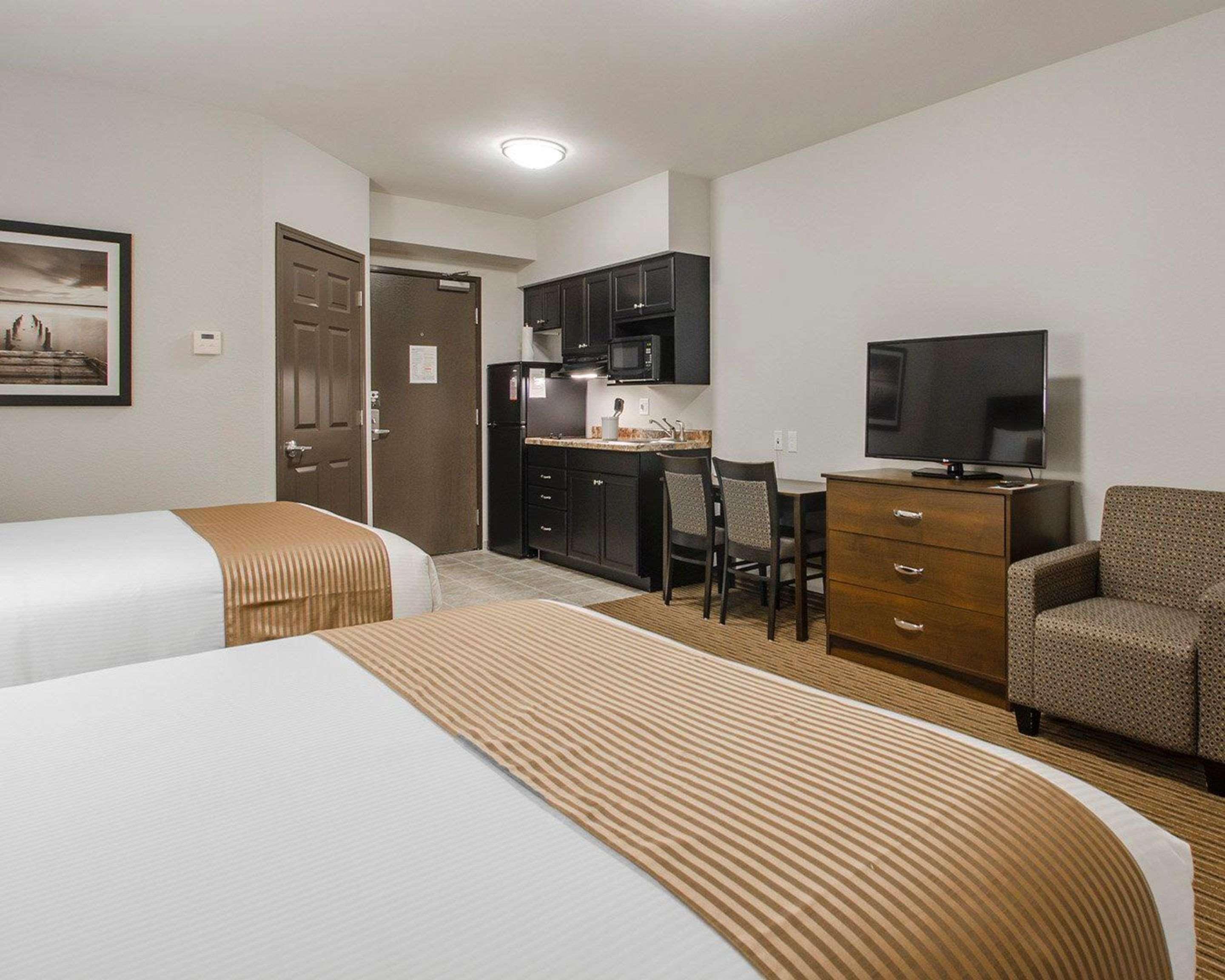 Quality Inn & Suites Estevan Luaran gambar