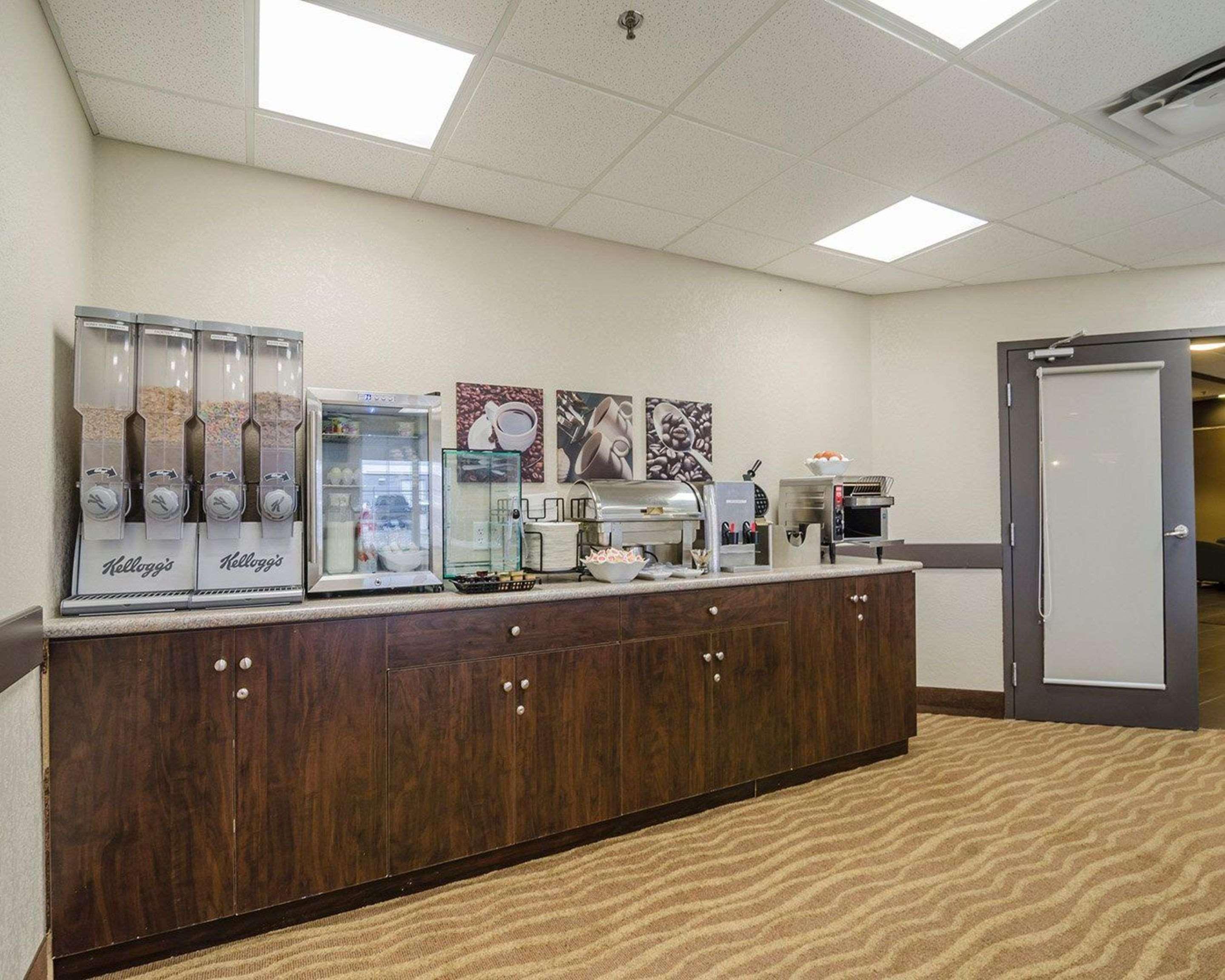 Quality Inn & Suites Estevan Luaran gambar