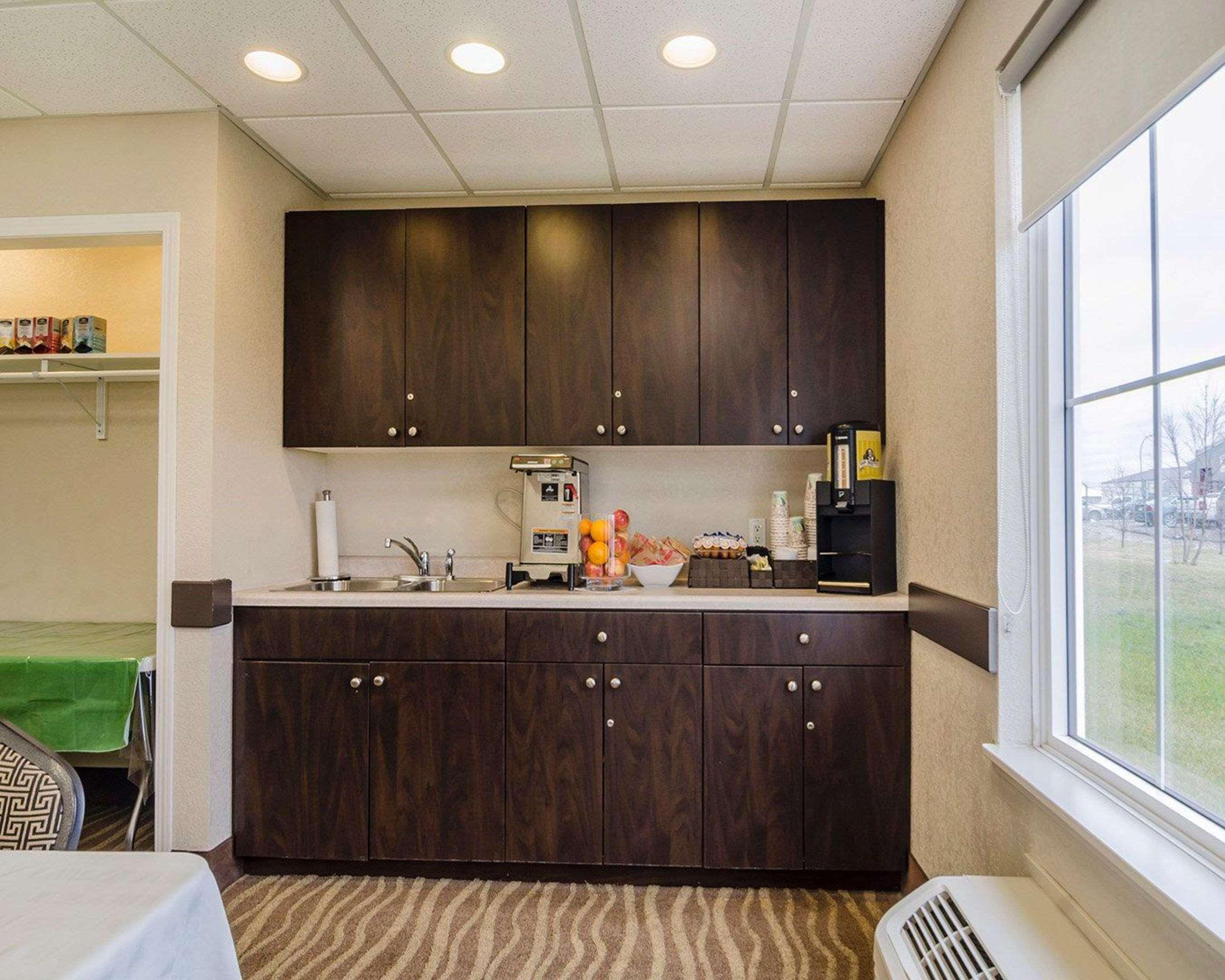 Quality Inn & Suites Estevan Luaran gambar