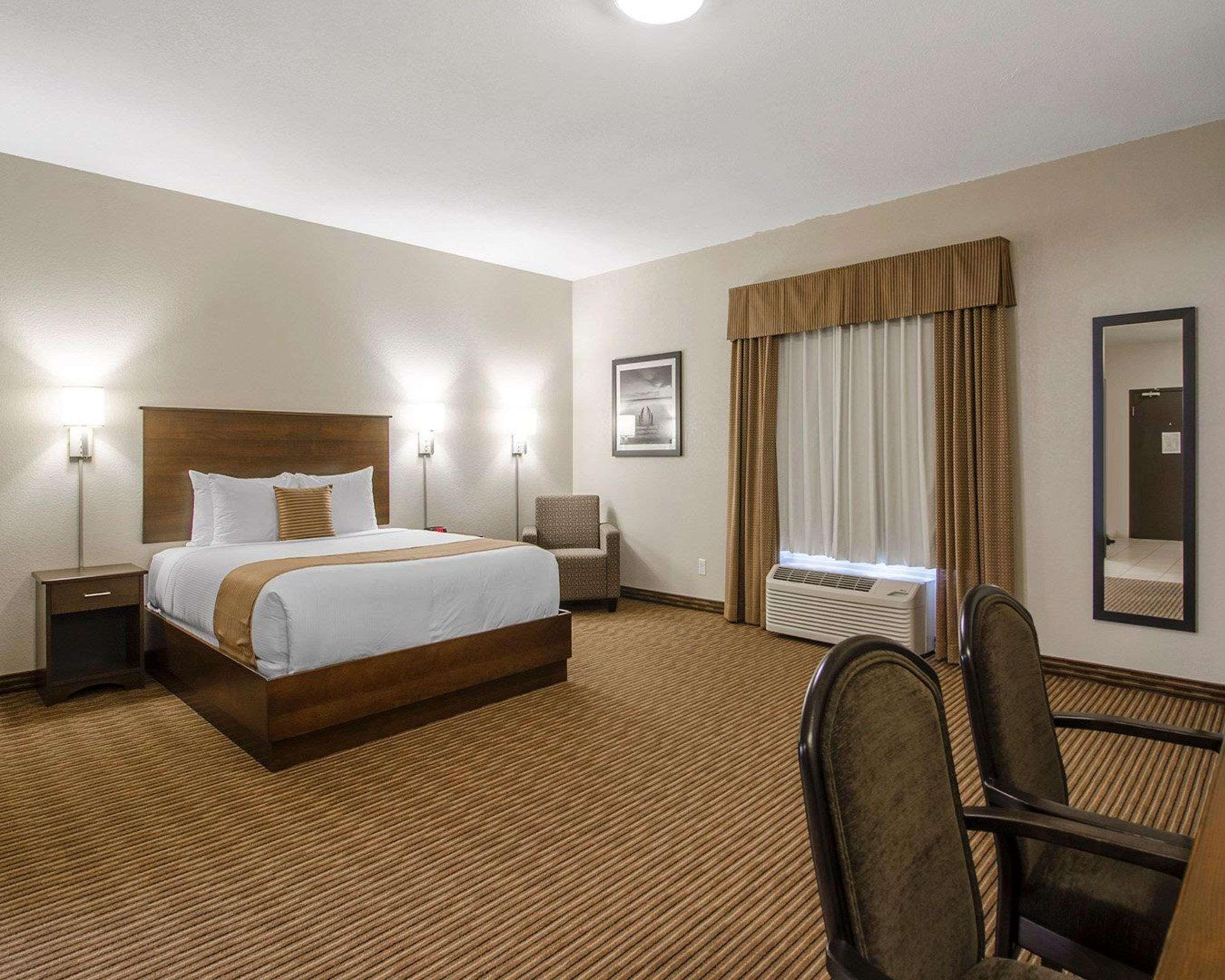 Quality Inn & Suites Estevan Luaran gambar
