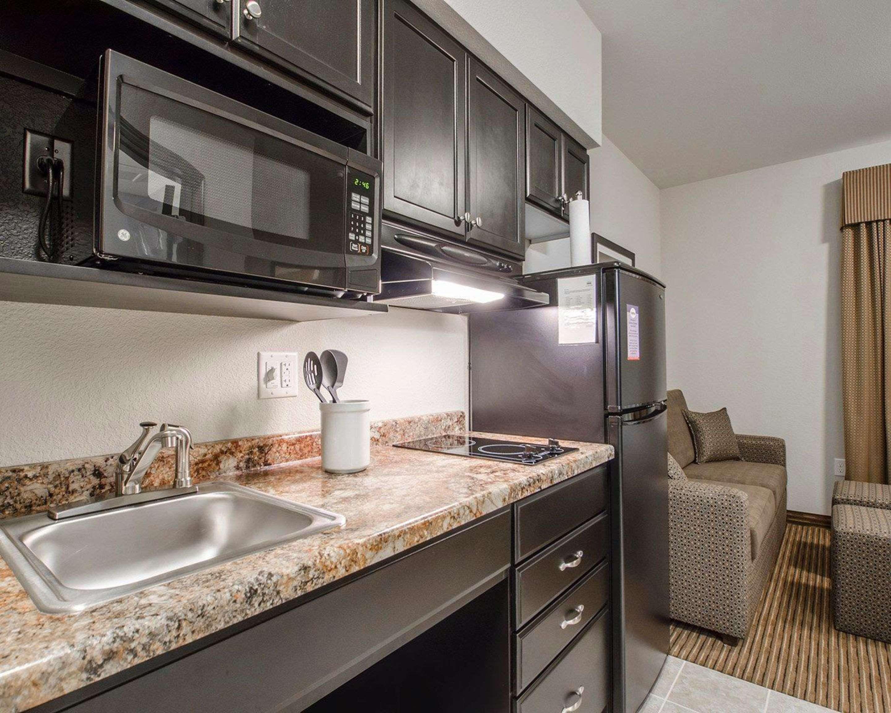 Quality Inn & Suites Estevan Luaran gambar
